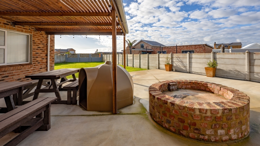 3 Bedroom Property for Sale in Struisbaai Western Cape